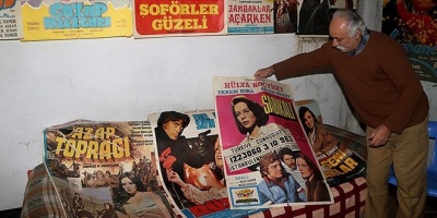Yeşilçam’ın unutulmazlarını ‘afişlerle’ yaşatıyor