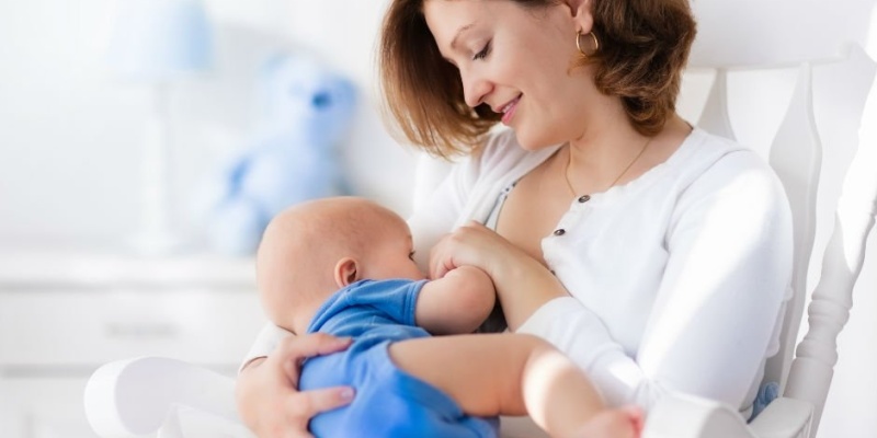 Anne adaylarına ve emziren annelere 5 altın öneri